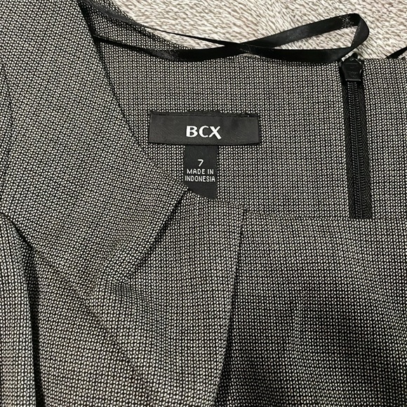 Dress - Picture 3 of 6